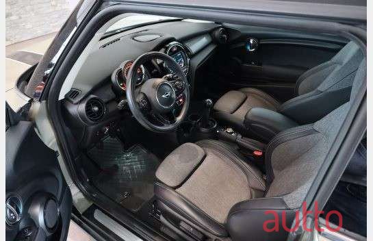 2020' MINI Cooper photo #5