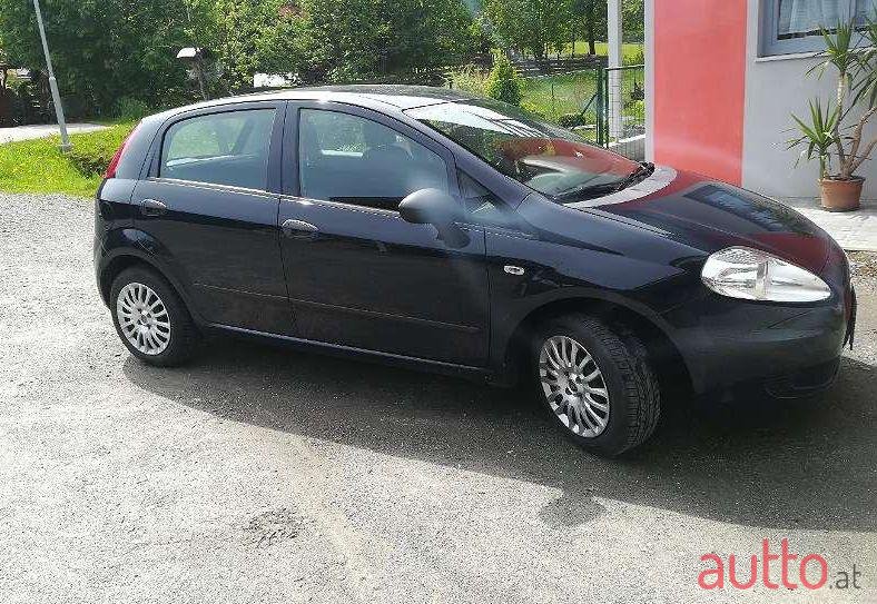 2010' Fiat Punto photo #1