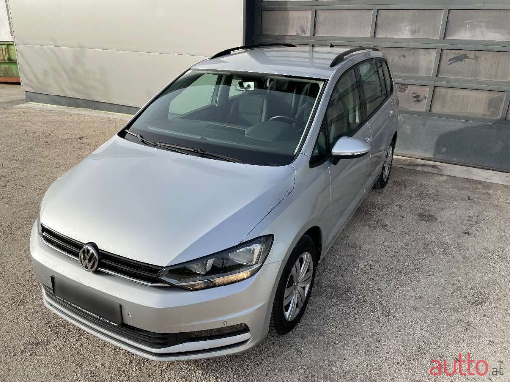 2020' Volkswagen Touran photo #3