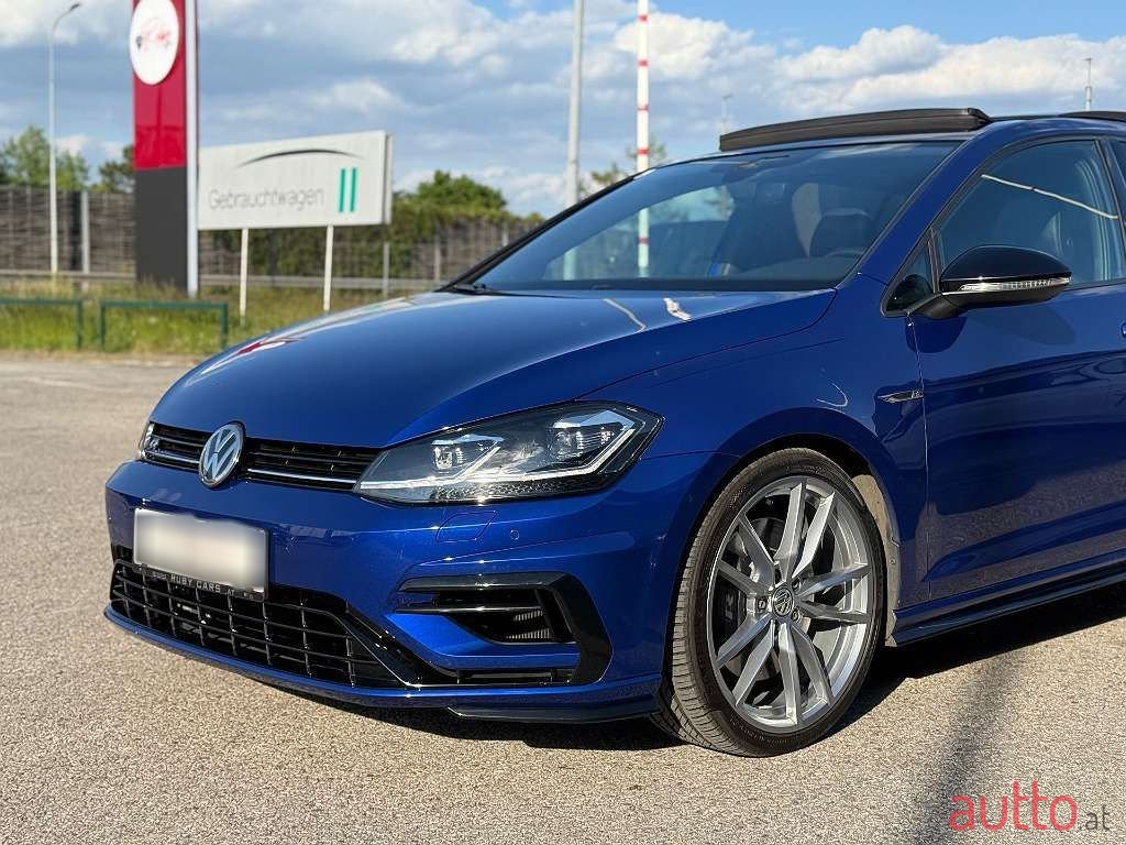 2017' Volkswagen Golf photo #5