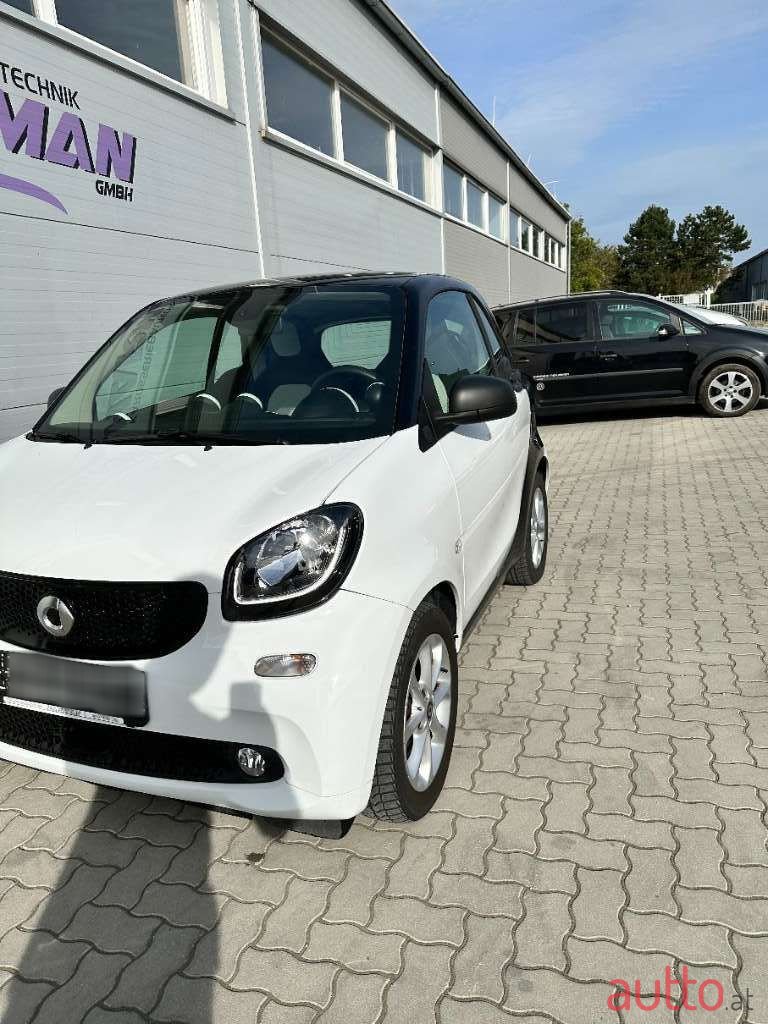 2020' Smart Fortwo photo #1