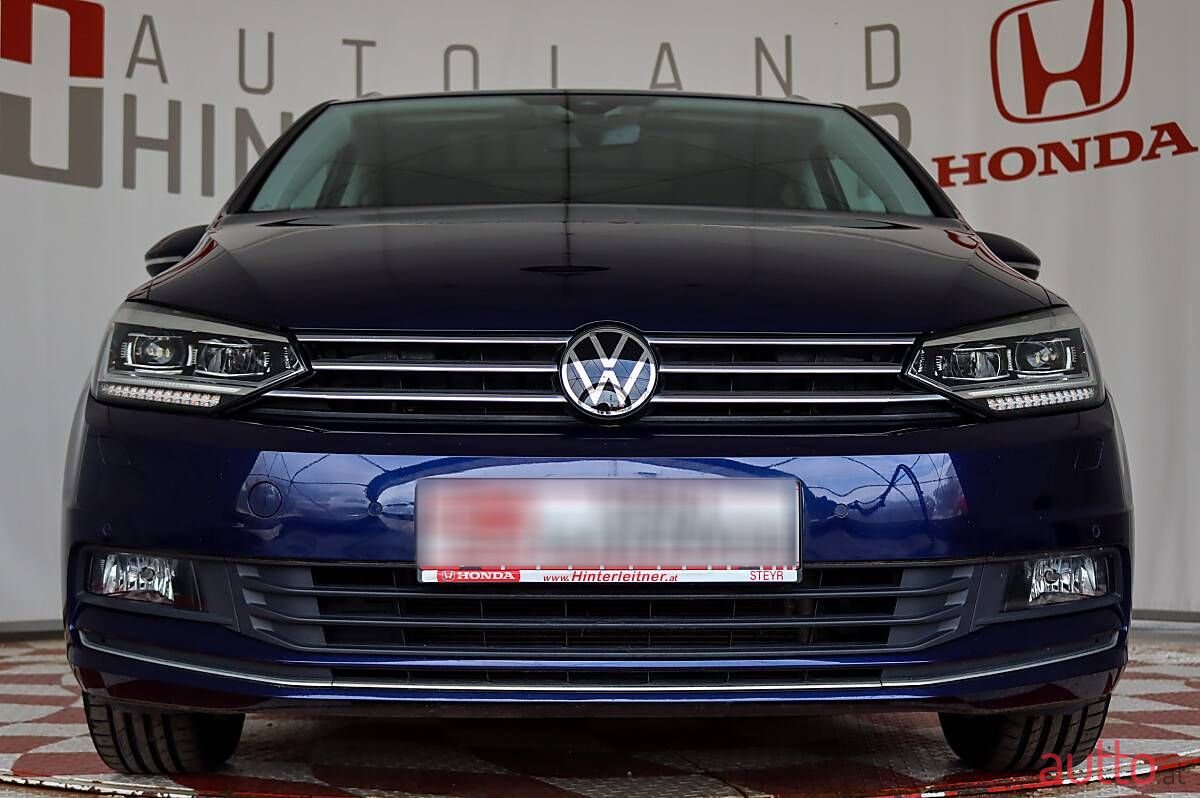 2021' Volkswagen Touran photo #5