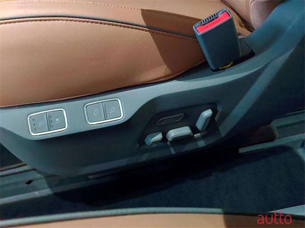 2022' Hyundai Staria photo #6