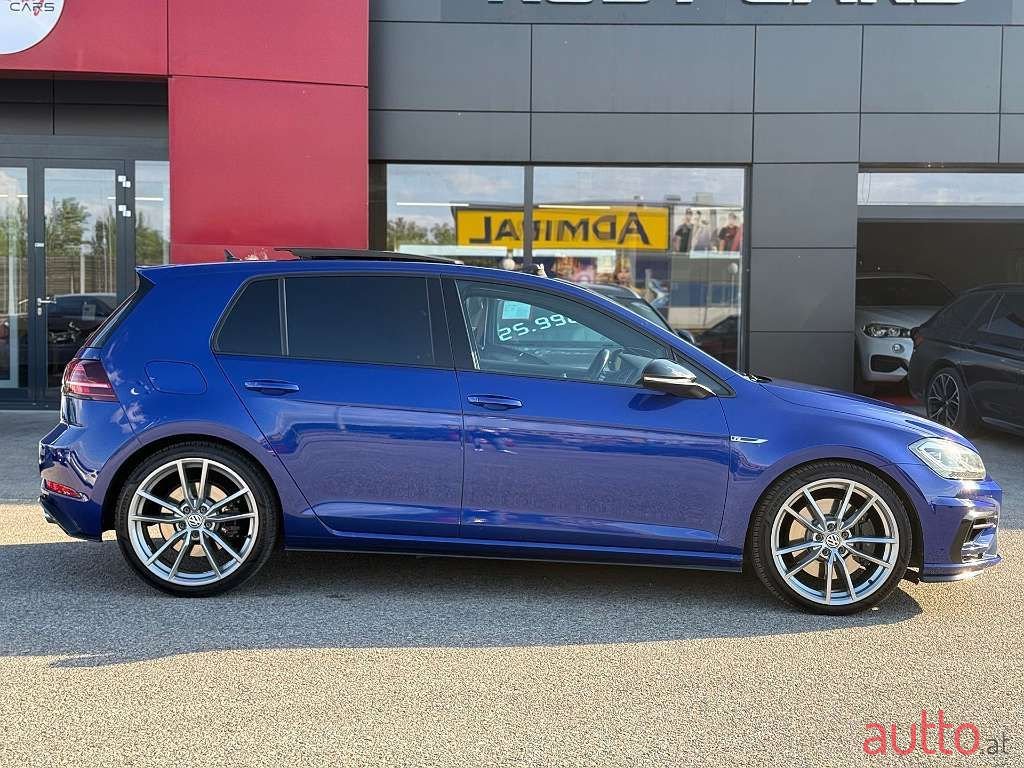 2017' Volkswagen Golf photo #6
