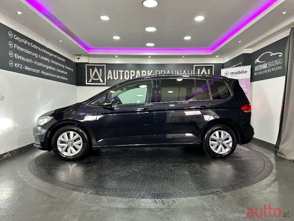 2017' Volkswagen Touran photo #4