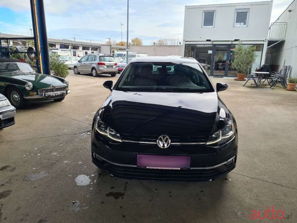 2018' Volkswagen Golf photo #2