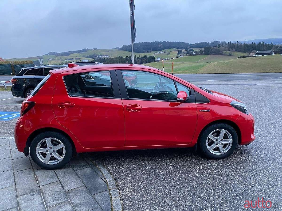 2015' Toyota Yaris photo #6