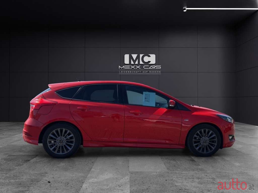 2017' Ford Focus photo #6