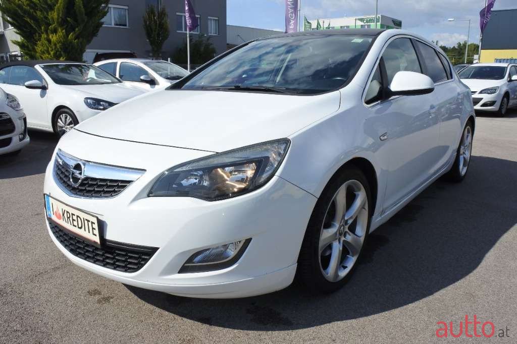 2010' Opel Astra photo #2