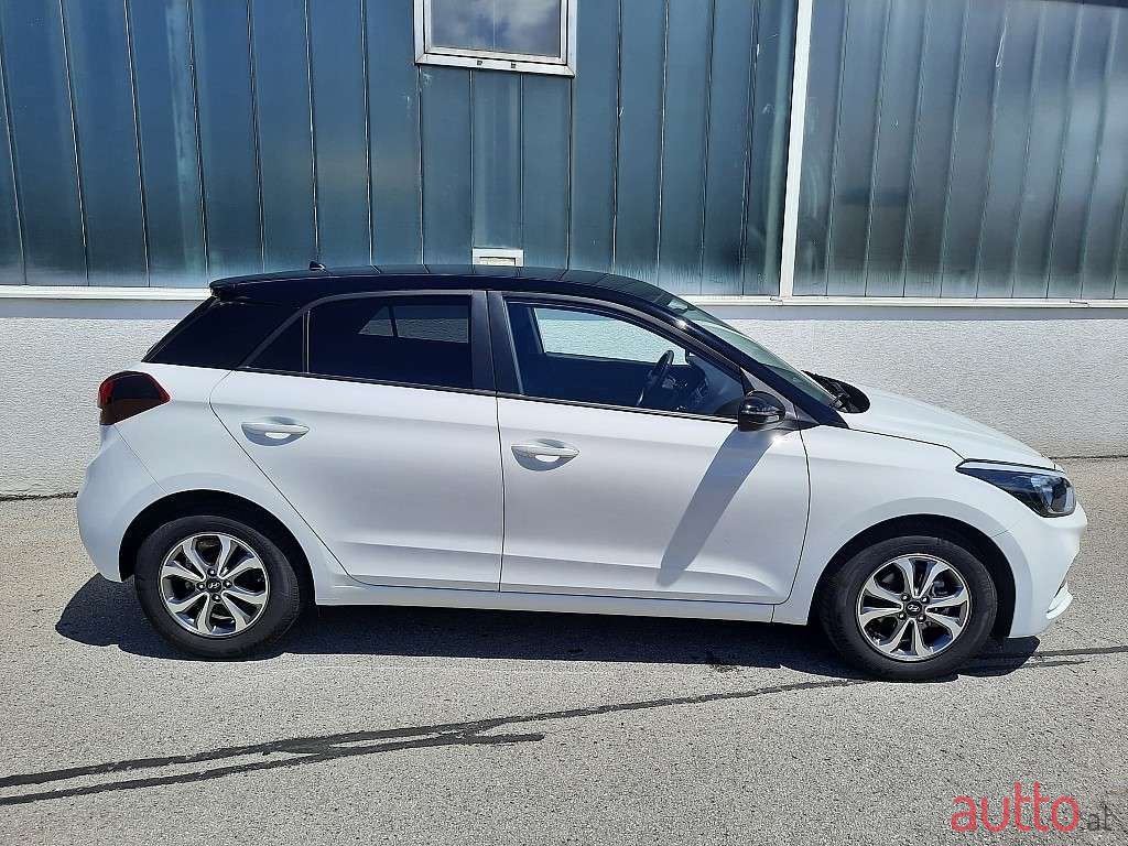 2019' Hyundai i20 photo #2
