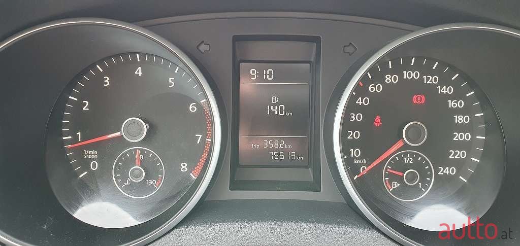 2009' Volkswagen Golf photo #6