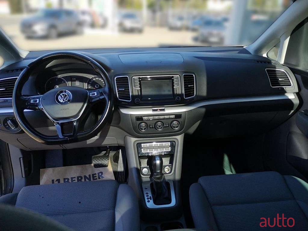 2019' Volkswagen Sharan photo #4