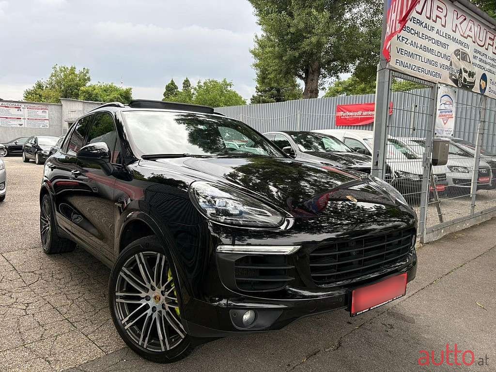 2017' Porsche Cayenne photo #3