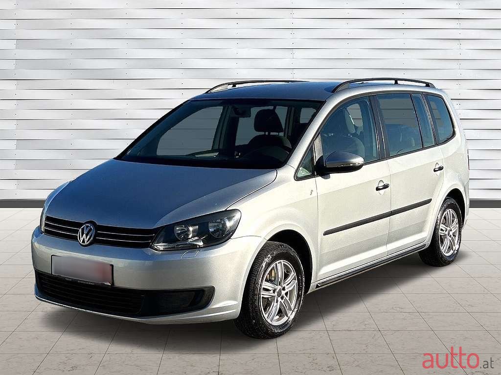 2011' Volkswagen Touran photo #1