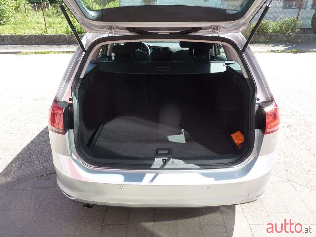 2016' Volkswagen Golf photo #4