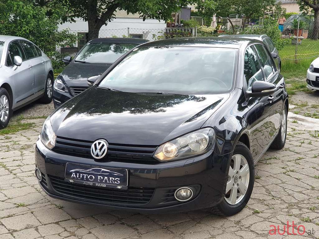2010' Volkswagen Golf photo #1