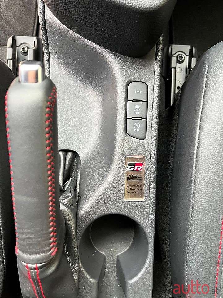 2022' Toyota Yaris photo #4
