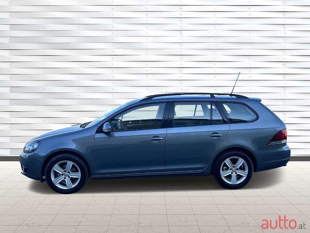 2011' Volkswagen Golf photo #2