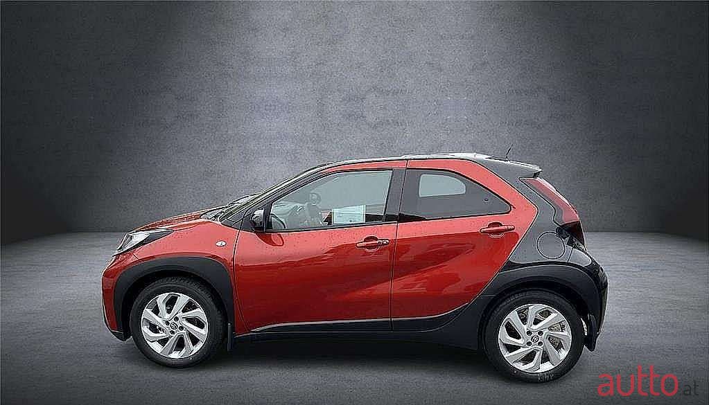 2022' Toyota Aygo photo #2