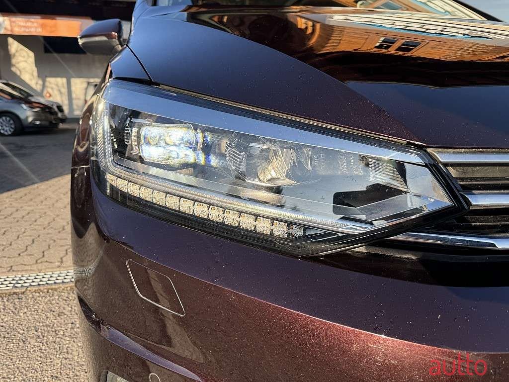 2019' Volkswagen Touran photo #3