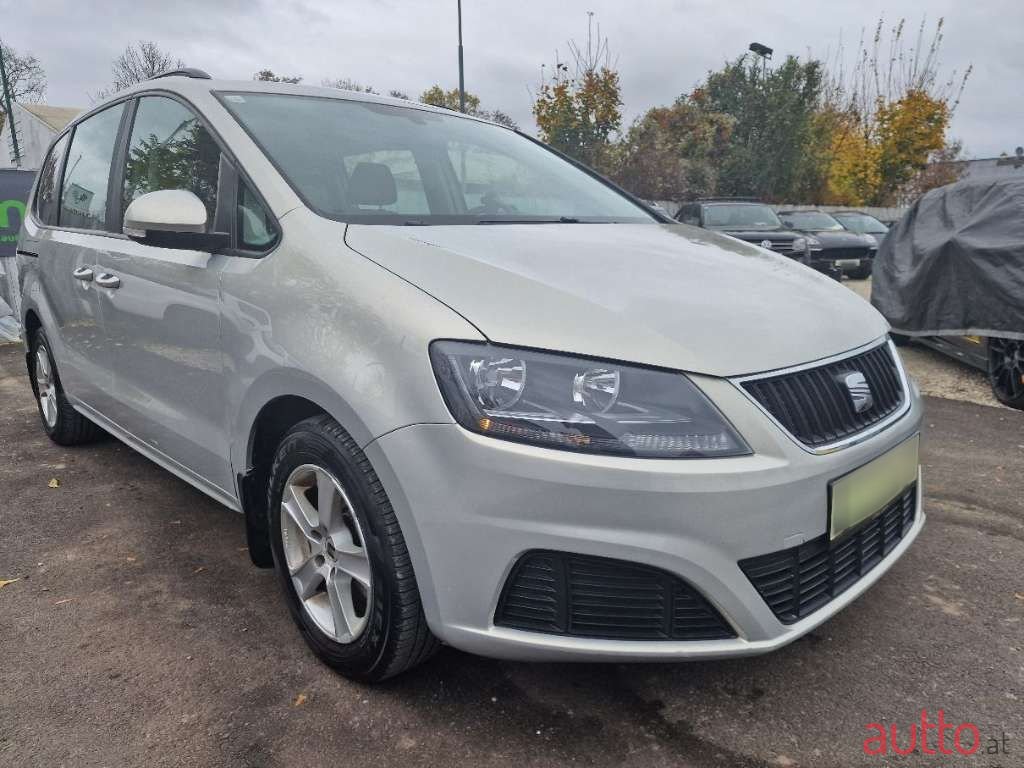2010' SEAT Alhambra photo #5