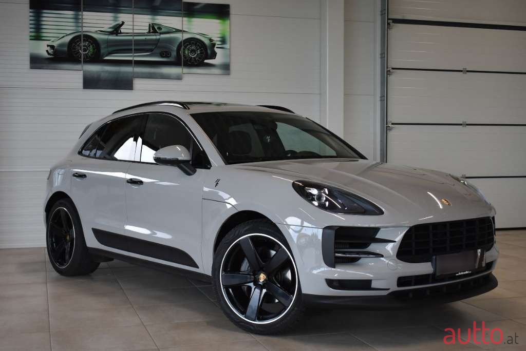 2020' Porsche Macan photo #2