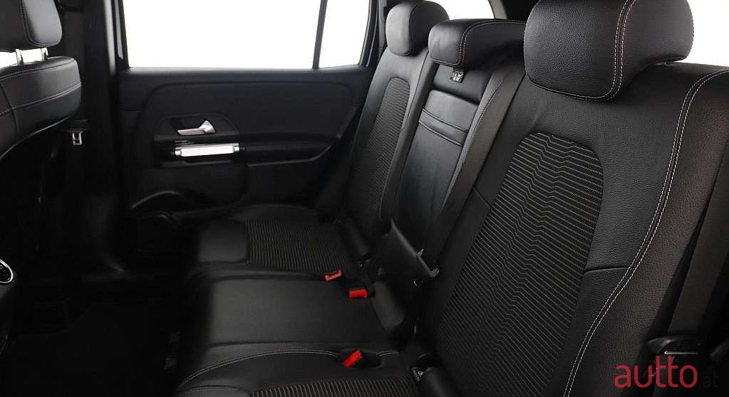 2021' Mercedes-Benz GLB photo #6