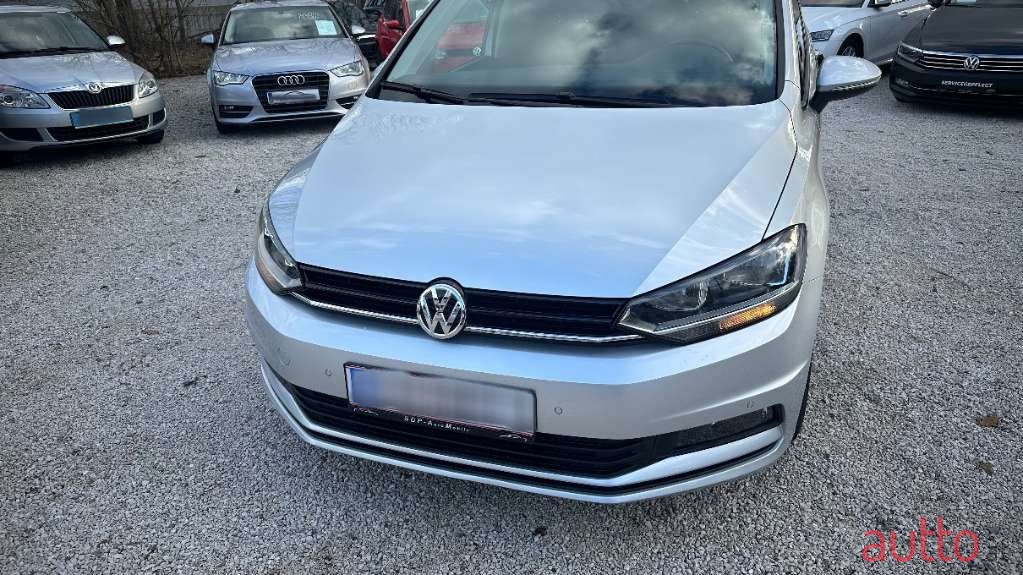 2019' Volkswagen Touran photo #6