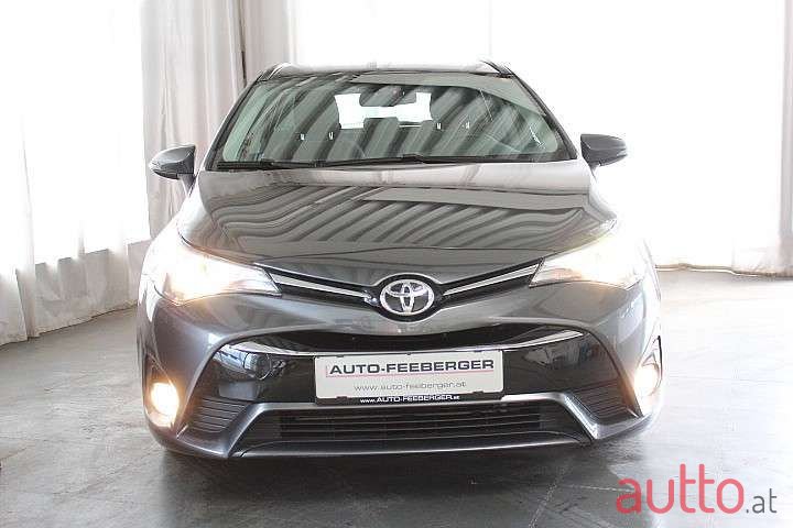2017' Toyota Avensis photo #1