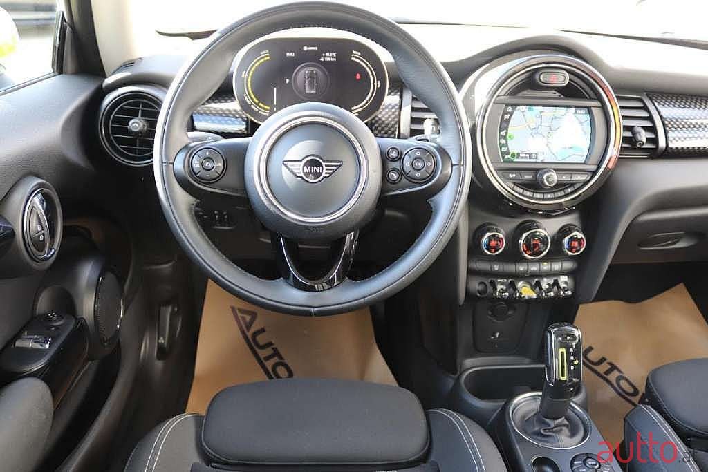 2020' MINI Cooper photo #6