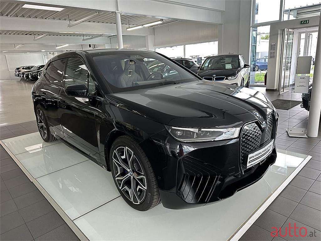 2023' BMW iX photo #2