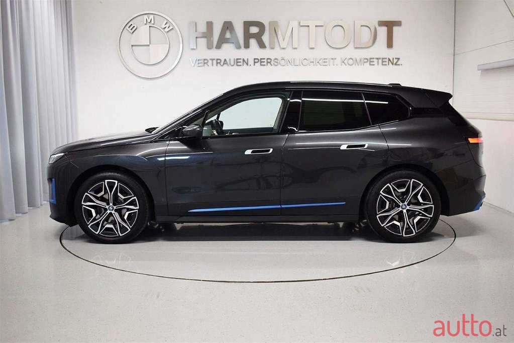 2021' BMW iX photo #2