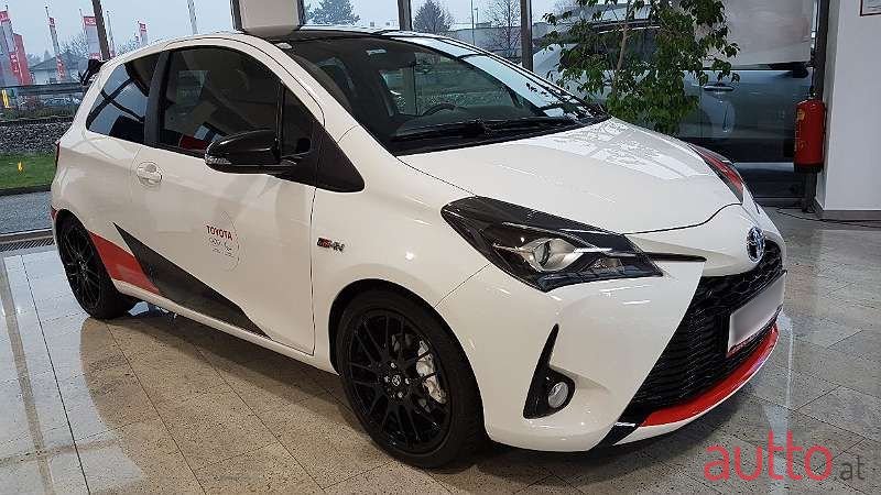 2018' Toyota Yaris photo #4