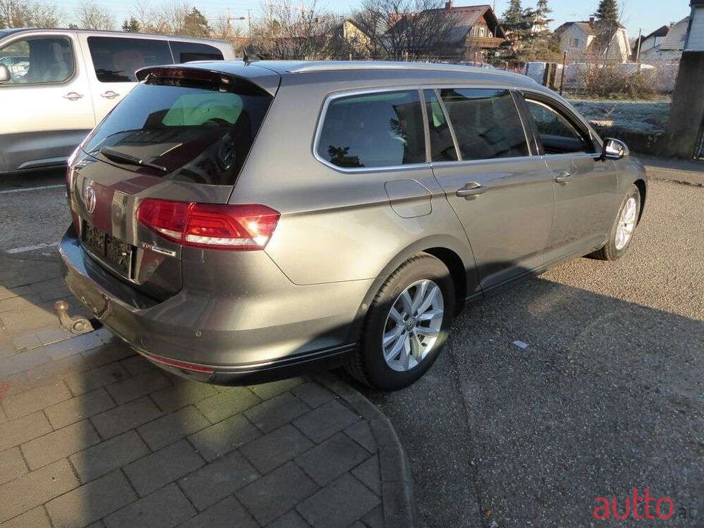 2017' Volkswagen Passat photo #5