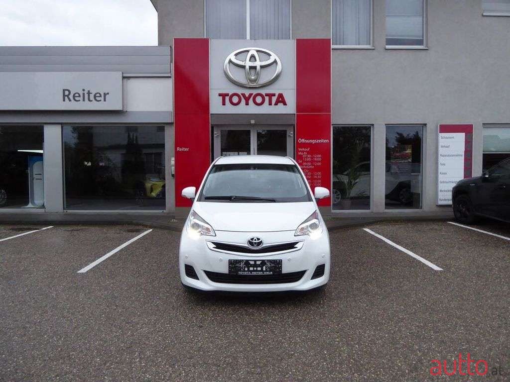 2016' Toyota Verso photo #1