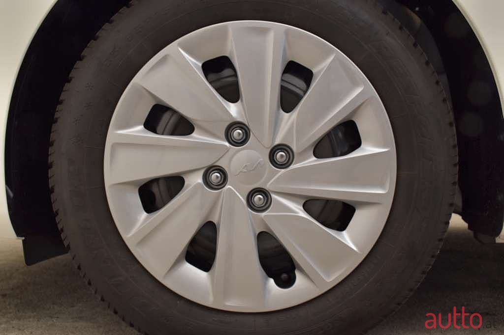 2022' Kia Rio photo #5