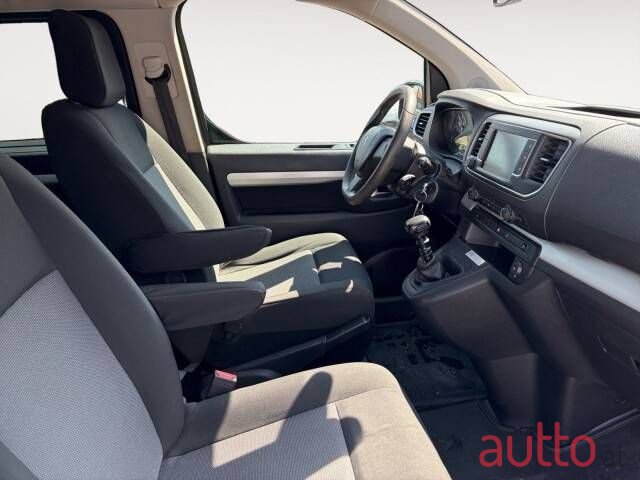 2018' Peugeot Traveller photo #2