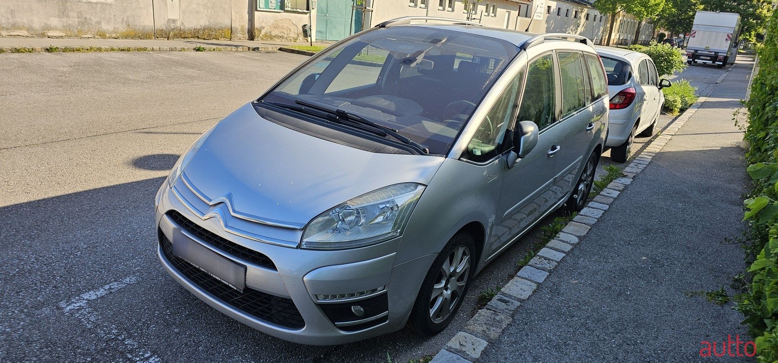 2012' Citroen Grand C4 Picasso photo #1