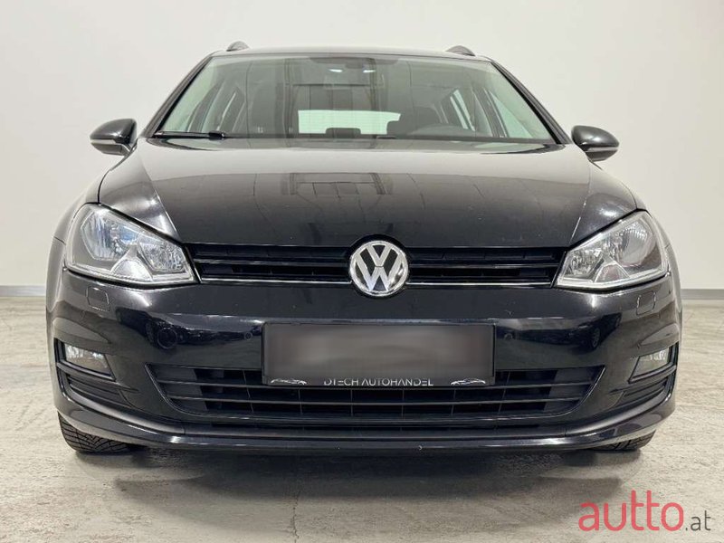 2017' Volkswagen Golf photo #2