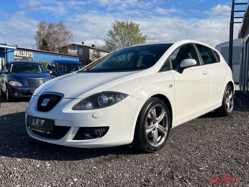 2007' SEAT Leon photo #2