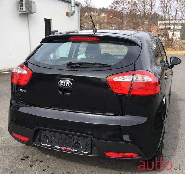 2015' Kia Rio photo #6