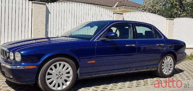 2003' Jaguar XJ photo #1