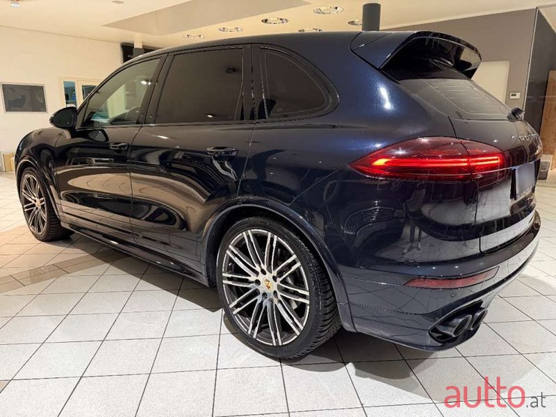2015' Porsche Cayenne photo #4
