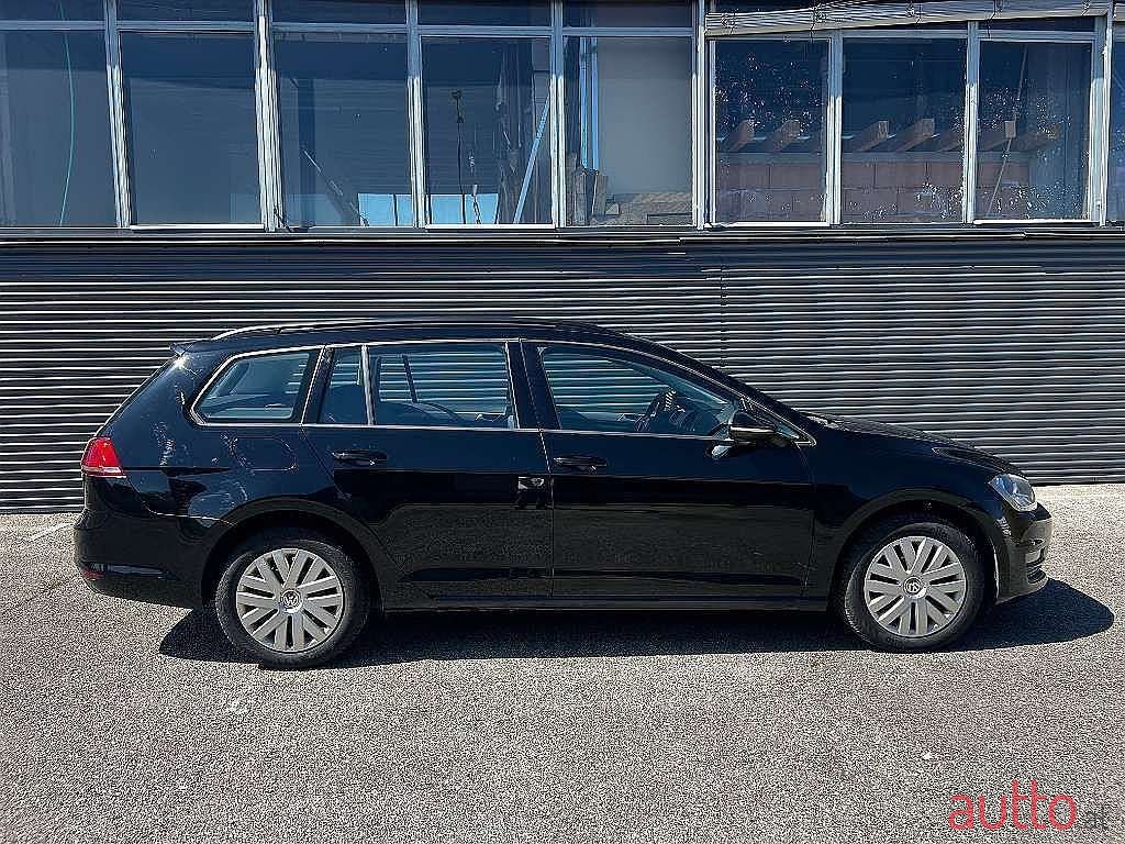 2017' Volkswagen Golf photo #5