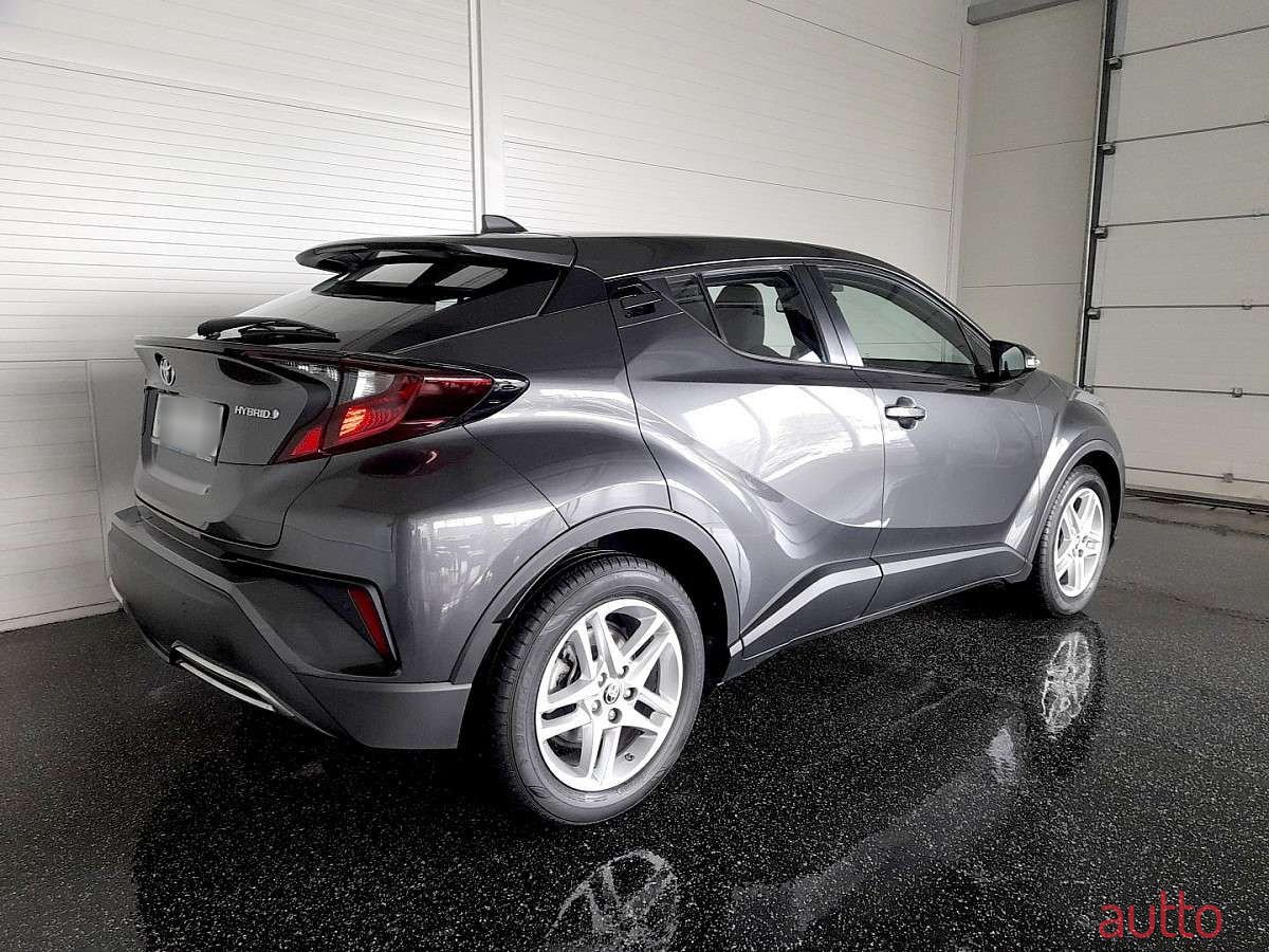 2023' Toyota C-HR photo #2