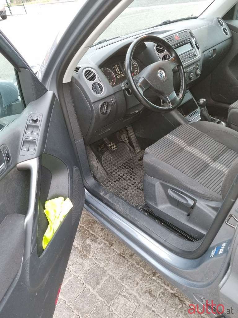 2009' Volkswagen Tiguan photo #5