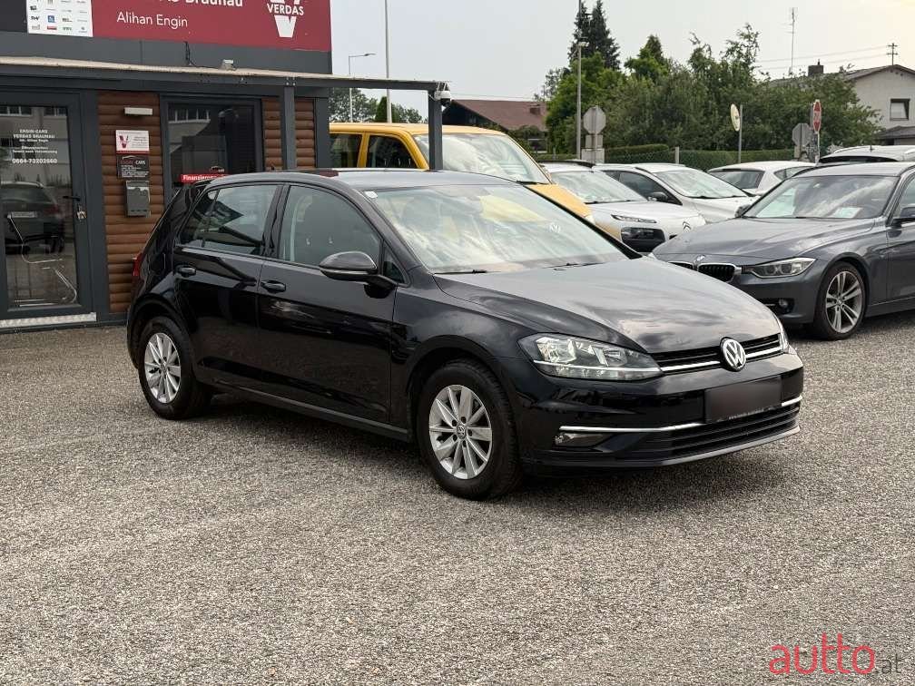 2017' Volkswagen Golf photo #3