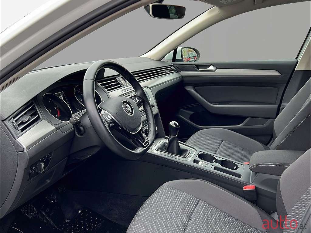 2016' Volkswagen Passat photo #4