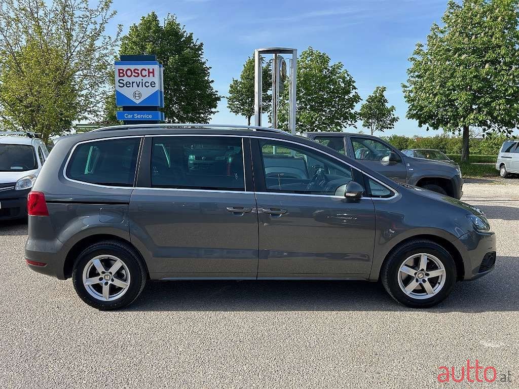 2011' SEAT Alhambra photo #3