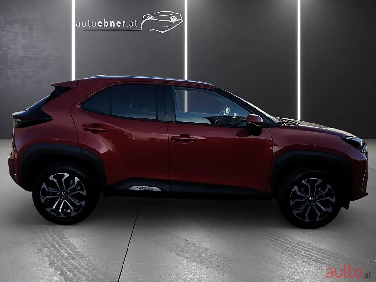 2022' Toyota Yaris Cross photo #2